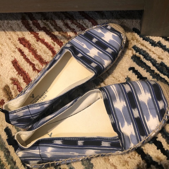 American Eagle cute blue and  white canvas flats - Picture 2 of 3